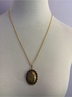 Vintage Gold Tone and Jasper Pendant Necklace
